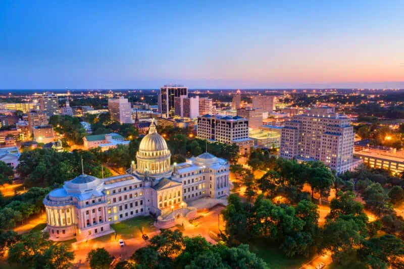 Picture of the capital building in Mississippi.