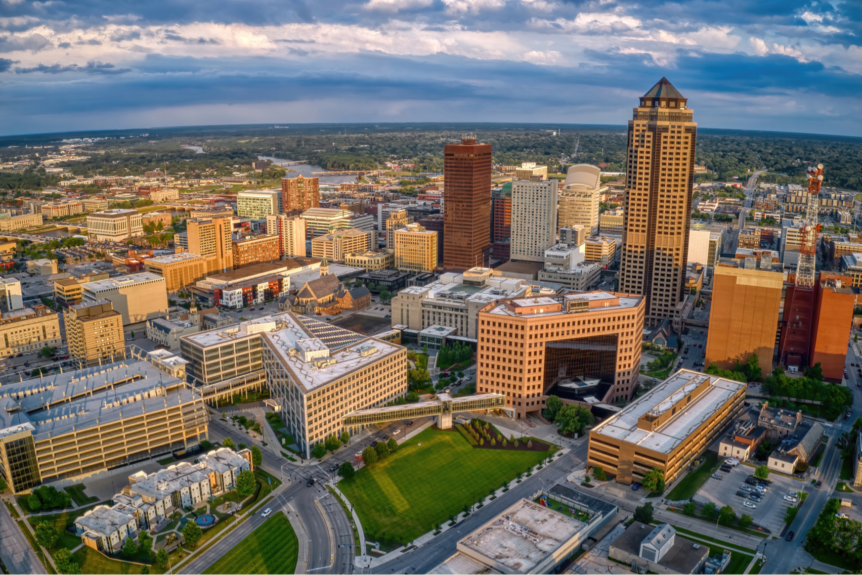 Picture of Iowa Skyline, specifically Des Moines.