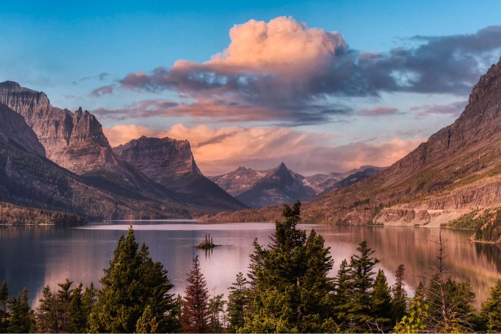 A picture of the mountains in Montana with the sunset.